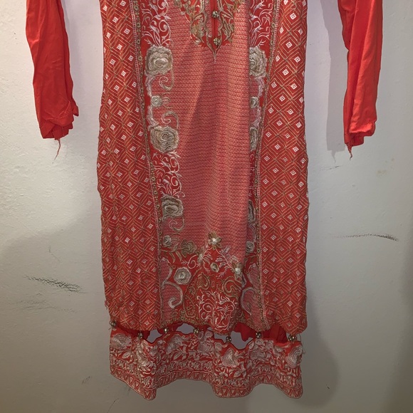 embroidered indian bollywood three piece kurti - Picture 3 of 3